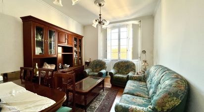 Piso 5 habitaciones de 141 m² en Santiago de Compostela (15705)