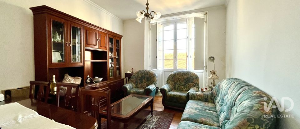 Piso 5 habitaciones de 141 m² en Santiago de Compostela (15705)