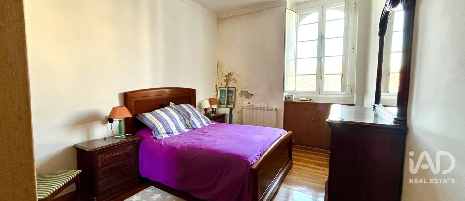 Piso 5 habitaciones de 141 m² en Santiago de Compostela (15705)