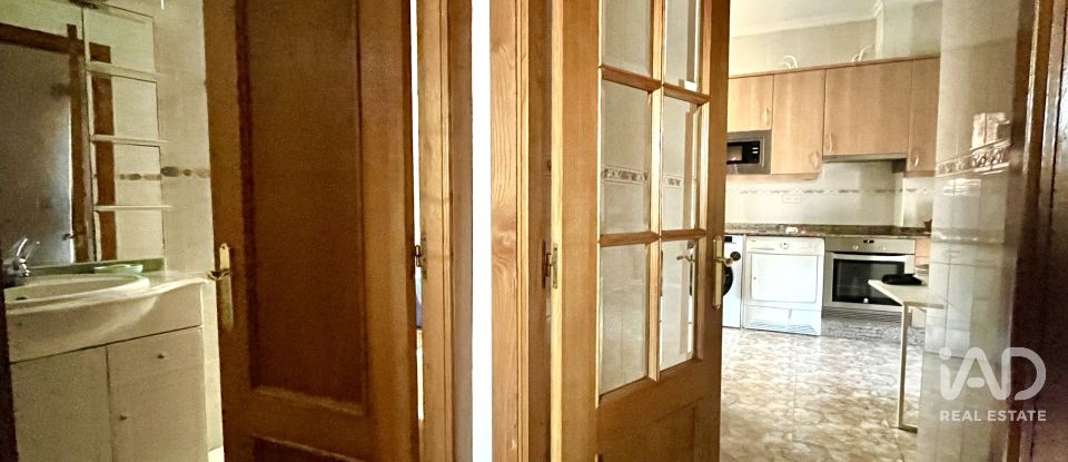 Piso 5 habitaciones de 141 m² en Santiago de Compostela (15705)