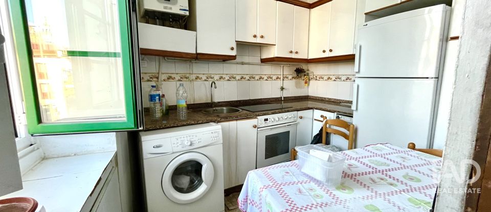 Piso 5 habitaciones de 141 m² en Santiago de Compostela (15705)