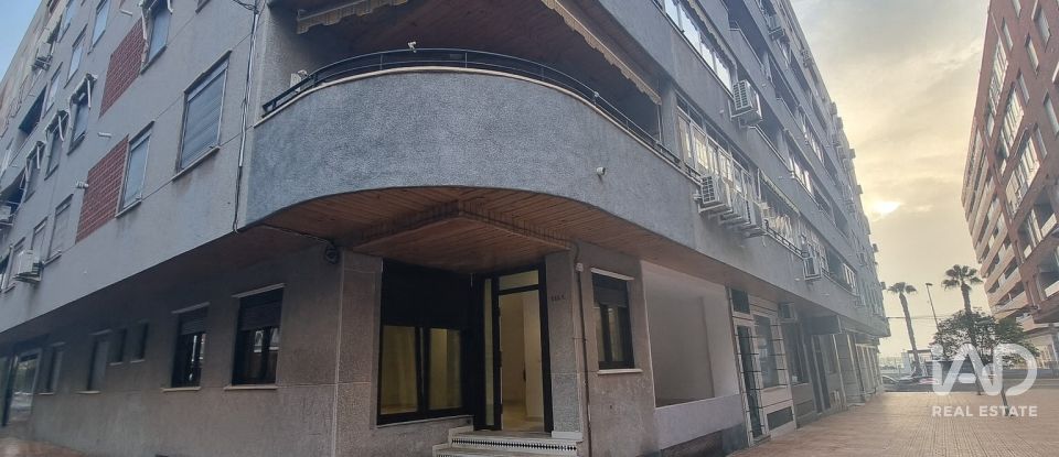 Piso 3 habitaciones de 171 m² en Torrevieja (03185)