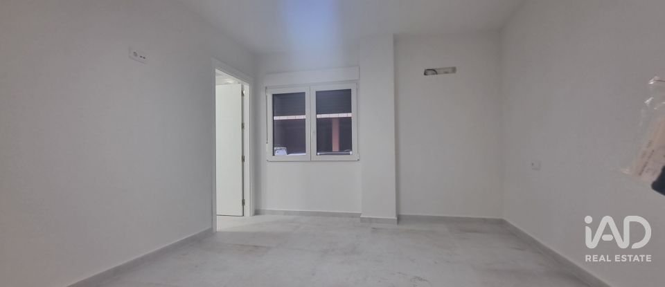 Piso 3 habitaciones de 171 m² en Torrevieja (03185)