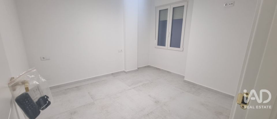 Piso 3 habitaciones de 171 m² en Torrevieja (03185)