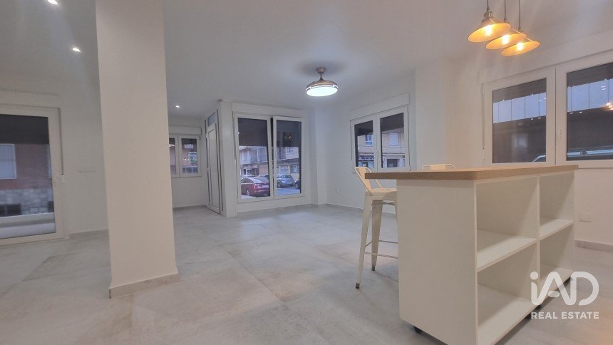 Piso 3 habitaciones de 171 m² en Torrevieja (03185)