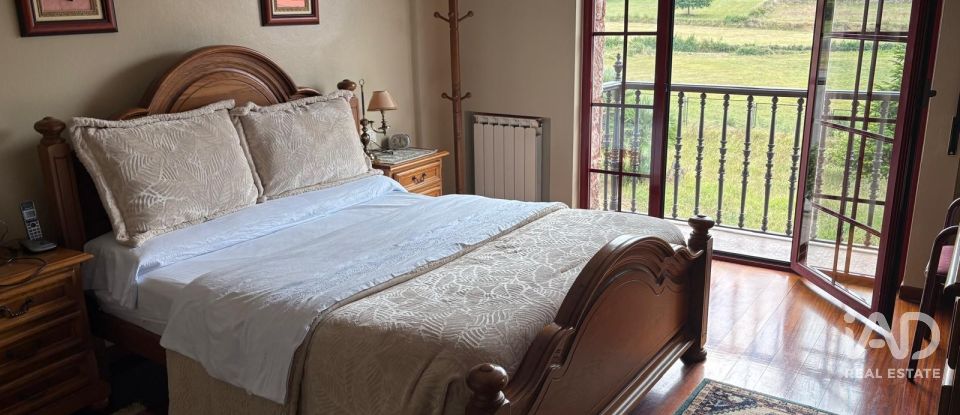 Châlet 6 chambres de 204 m² à Avilés (33403)