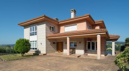 Cottage 4 bedrooms of 520 m² in A Infesta (15319)