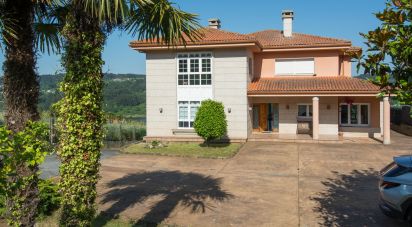 Cottage 4 bedrooms of 520 m² in A Infesta (15319)