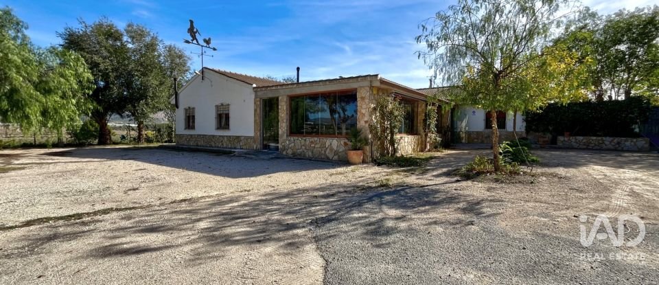 Casa rústica 3 habitacions de 572 m² a Elda (03600)