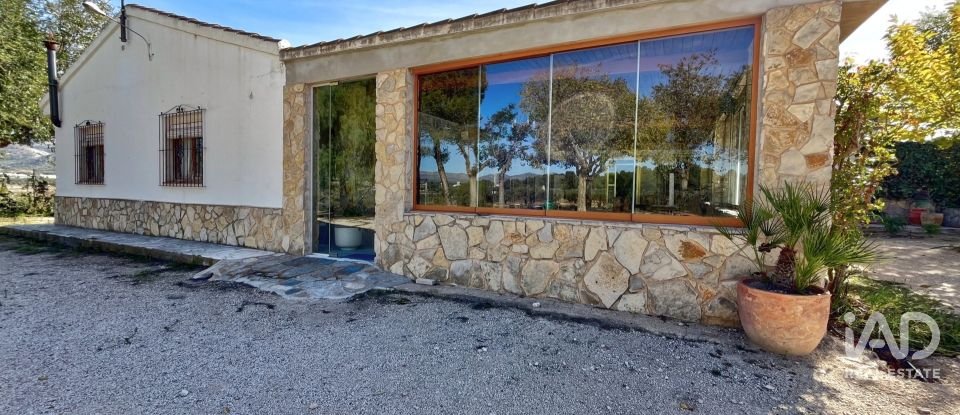 Casa rústica 3 habitacions de 572 m² a Elda (03600)