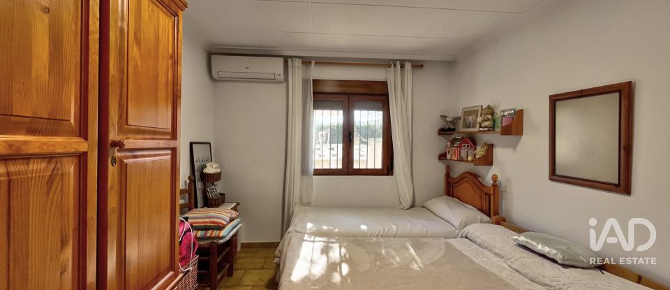 Casa rústica 3 habitacions de 572 m² a Elda (03600)