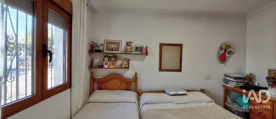 Casa rústica 3 habitacions de 572 m² a Elda (03600)