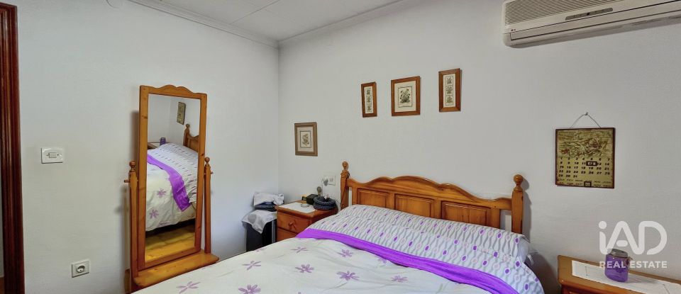 Casa rústica 3 habitacions de 572 m² a Elda (03600)