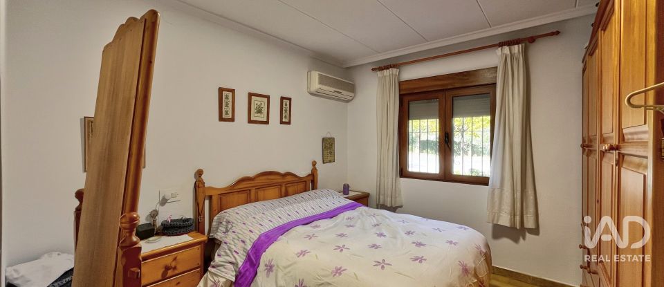 Casa rústica 3 habitacions de 572 m² a Elda (03600)