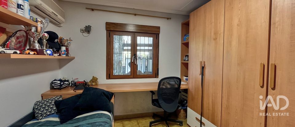 Casa rústica 3 habitacions de 572 m² a Elda (03600)