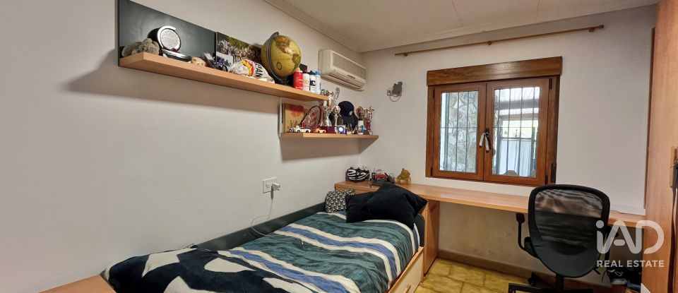 Casa rústica 3 habitacions de 572 m² a Elda (03600)