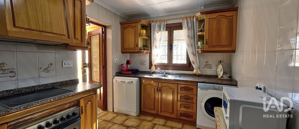 Casa rústica 3 habitacions de 572 m² a Elda (03600)