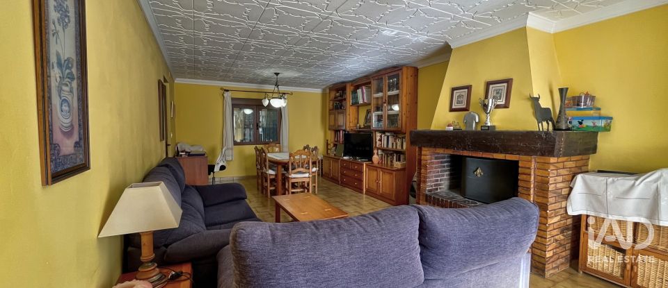 Casa rústica 3 habitacions de 572 m² a Elda (03600)