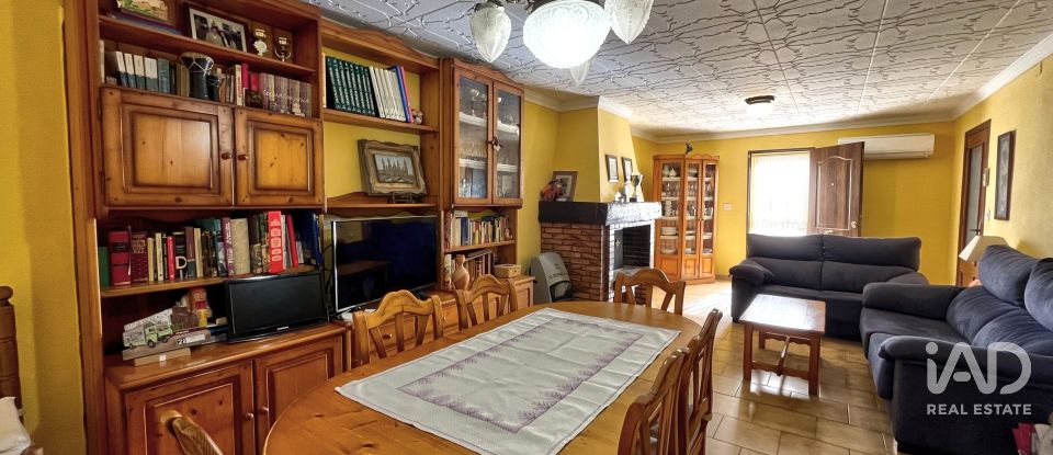 Casa rústica 3 habitacions de 572 m² a Elda (03600)