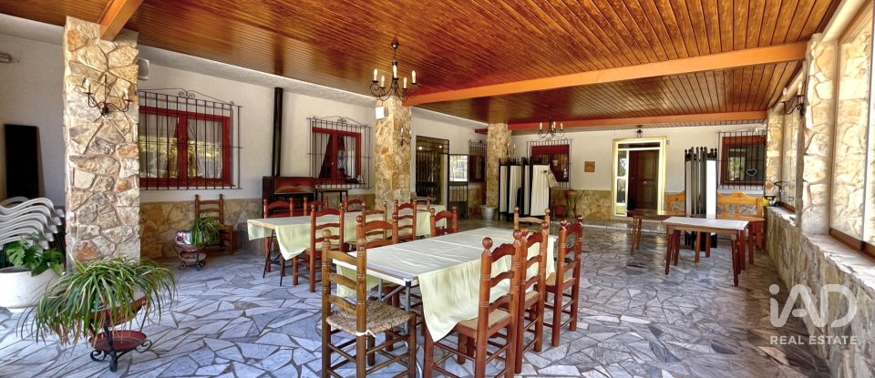 Casa rústica 3 habitacions de 572 m² a Elda (03600)