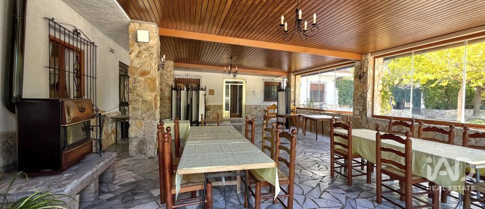 Casa rústica 3 habitacions de 572 m² a Elda (03600)