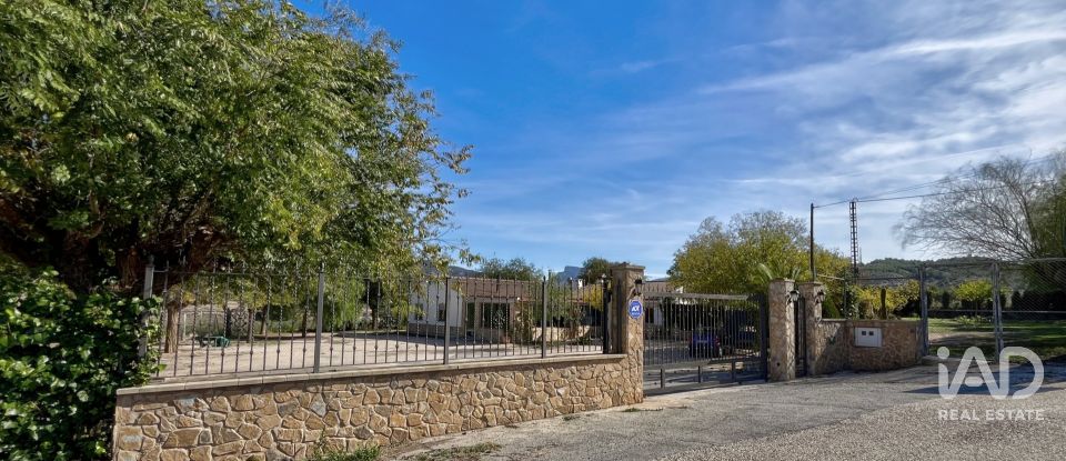 Casa rústica 3 habitacions de 572 m² a Elda (03600)