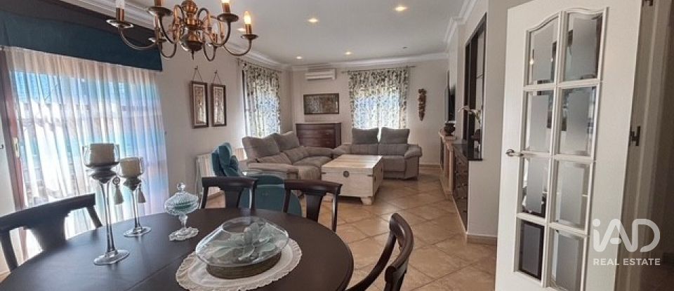 Vivienda unifamiliar  3 habitaciones de 393 m² en Lepe (21440)