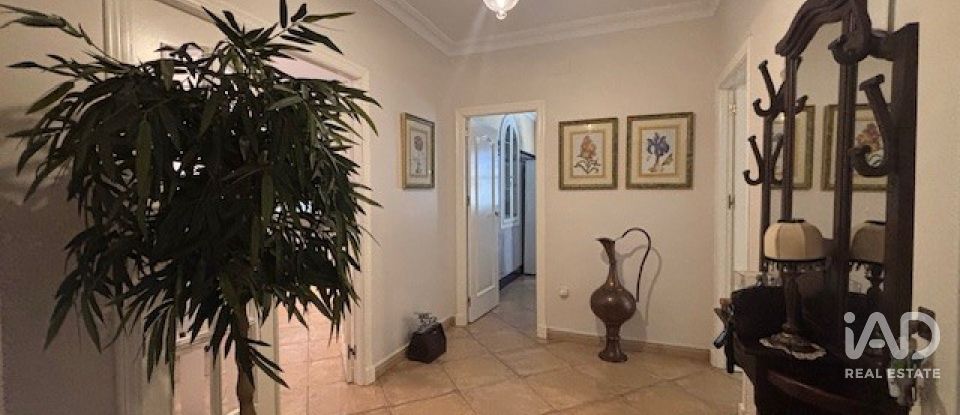 Vivienda unifamiliar  3 habitaciones de 393 m² en Lepe (21440)