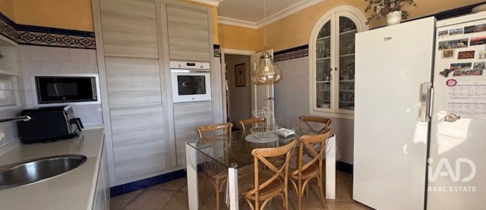 Vivienda unifamiliar  3 habitaciones de 393 m² en Lepe (21440)