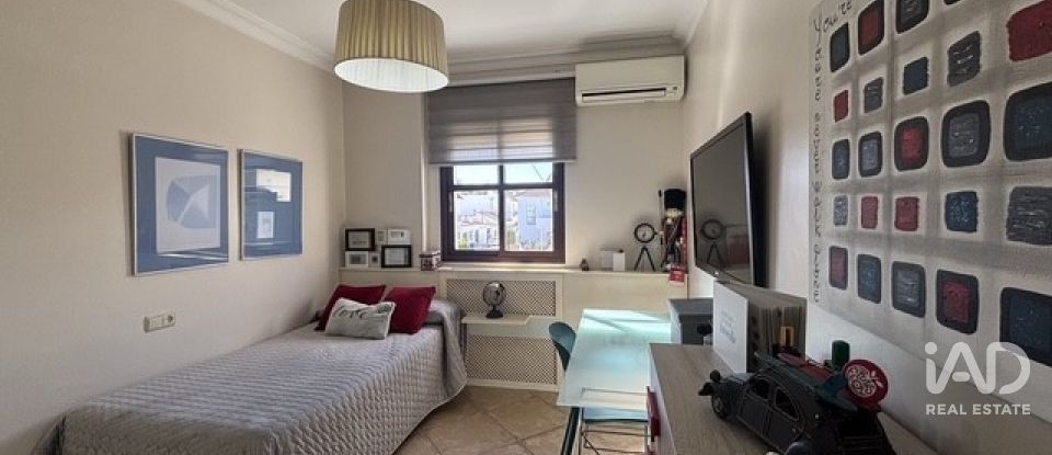 Vivienda unifamiliar  3 habitaciones de 393 m² en Lepe (21440)