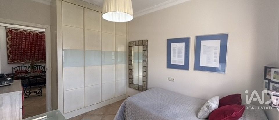 Vivienda unifamiliar  3 habitaciones de 393 m² en Lepe (21440)