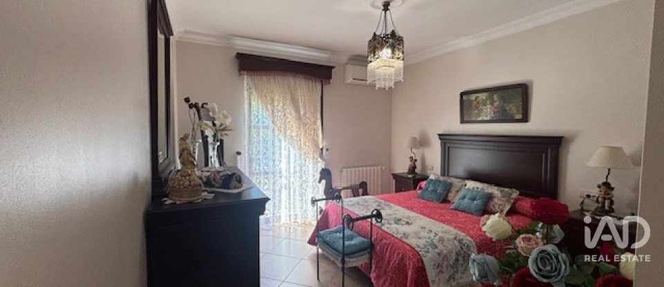 Vivienda unifamiliar  3 habitaciones de 393 m² en Lepe (21440)