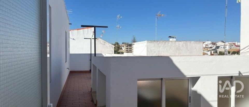 Vivienda unifamiliar  3 habitaciones de 393 m² en Lepe (21440)