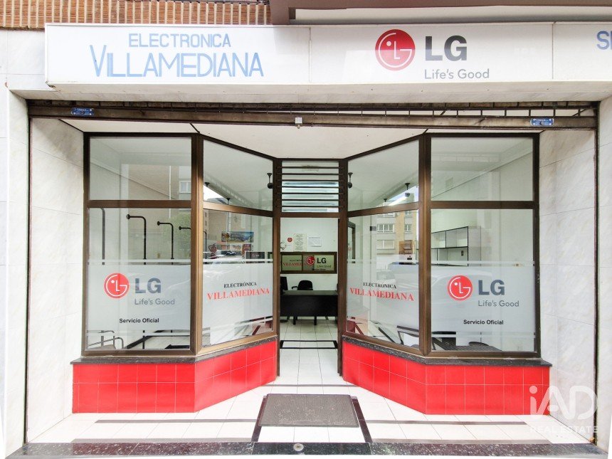 Botiga / Local comercial de 167 m² a Gijón (33204)