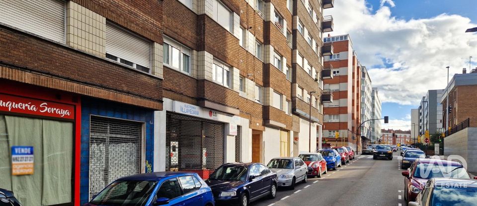 Botiga / Local comercial de 167 m² a Gijón (33204)
