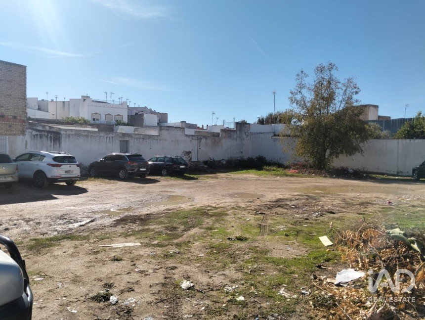 Terreno urbano de 736 m² en El Cuervo (41749)