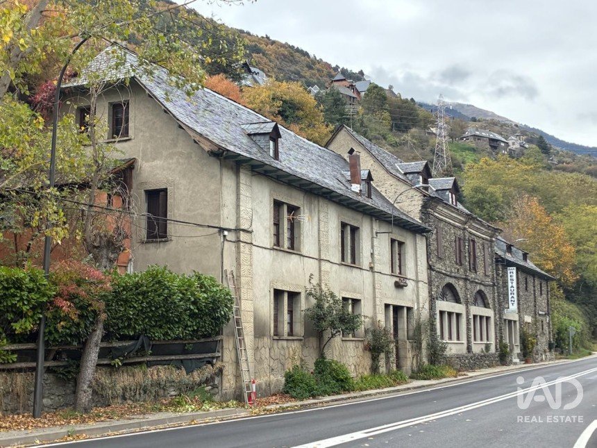 Edificio de 873 m² en Aubert (25537)