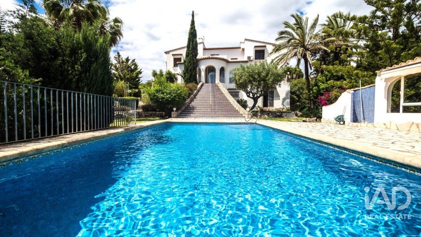 Chalet 4 habitaciones de 350 m² en Pego (03780)