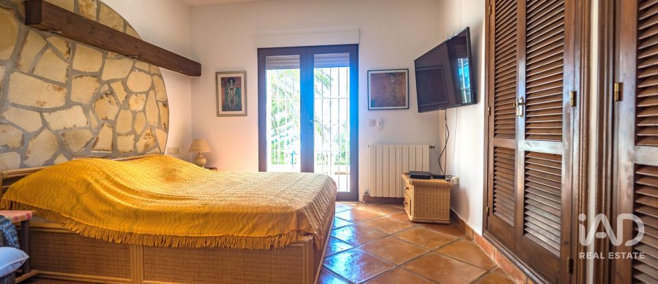 Chalet 4 habitaciones de 350 m² en Pego (03780)