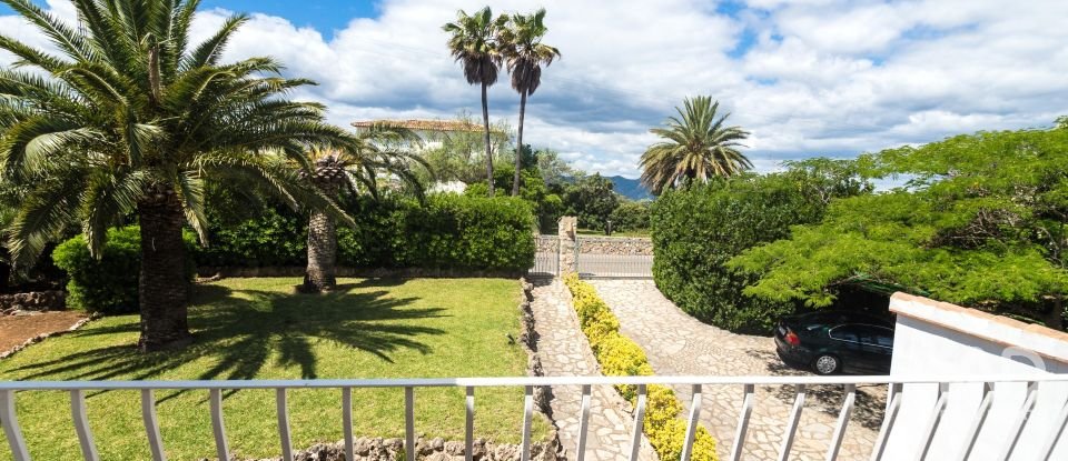 Chalet 4 habitaciones de 350 m² en Pego (03780)