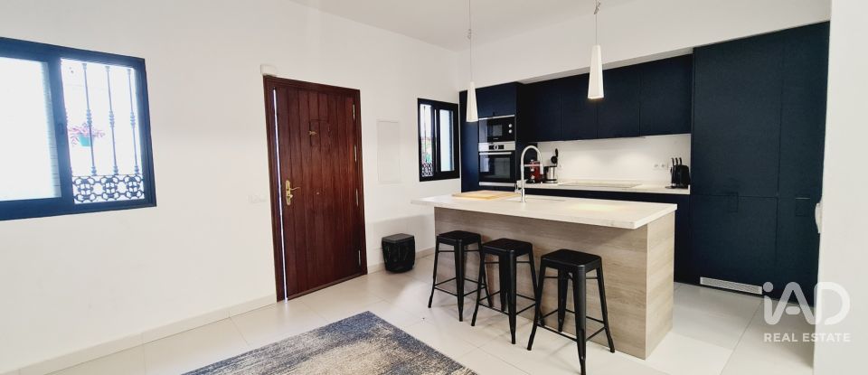 Casa de pueblo 4 habitaciones de 260 m² en Estepona (29680)