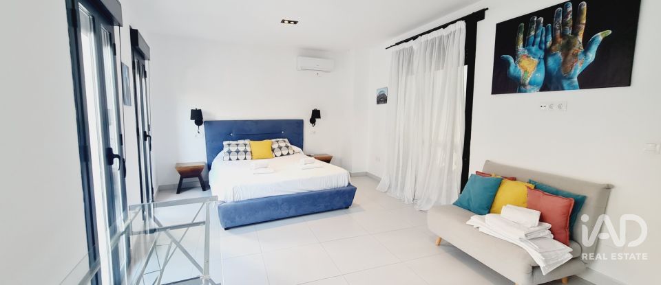 Casa de pueblo 4 habitaciones de 260 m² en Estepona (29680)