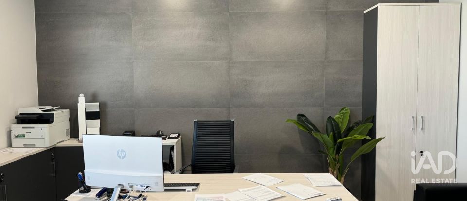 Shop / premises commercial of 103 m² in Pilas (41840)