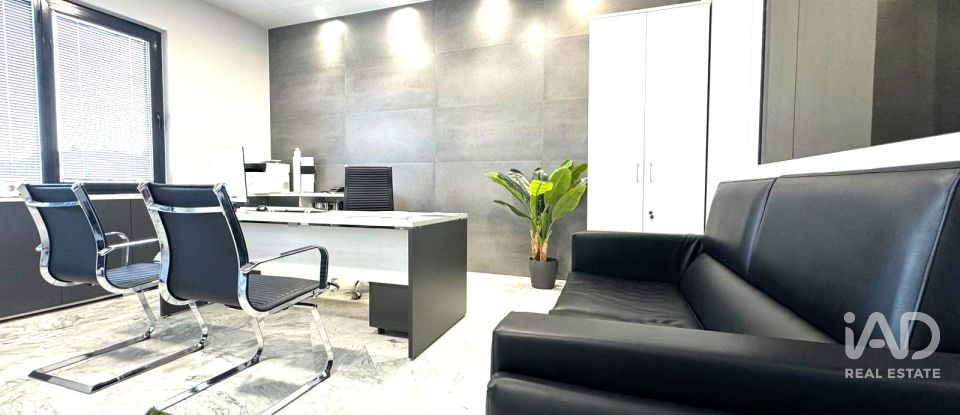 Shop / premises commercial of 103 m² in Pilas (41840)