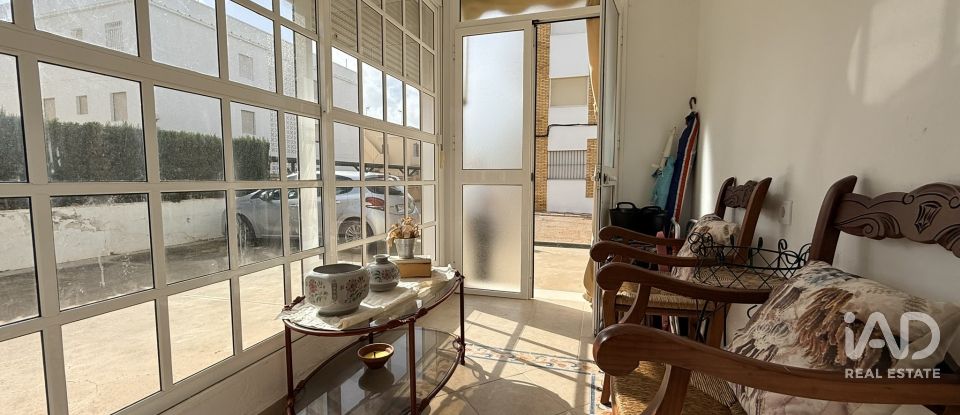 Pis 3 habitacions de 108 m² a La Antilla (21449)