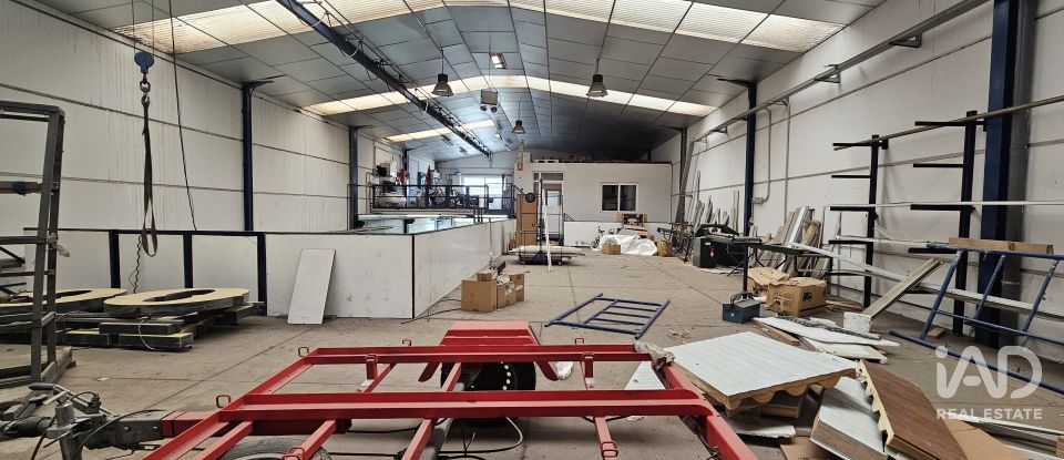 Tienda / local comercial de 451 m² en Poligono Industrial Juncaril (18210)