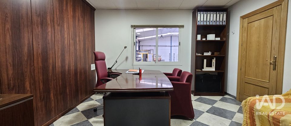 Tienda / local comercial de 451 m² en Poligono Industrial Juncaril (18210)