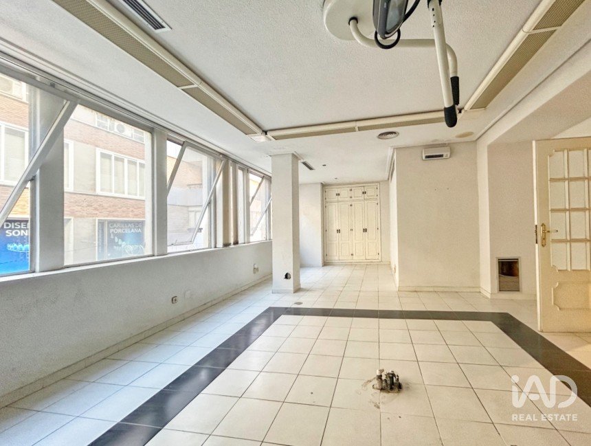 Shop / premises commercial of 325 m² in Ciudad Real (13001)