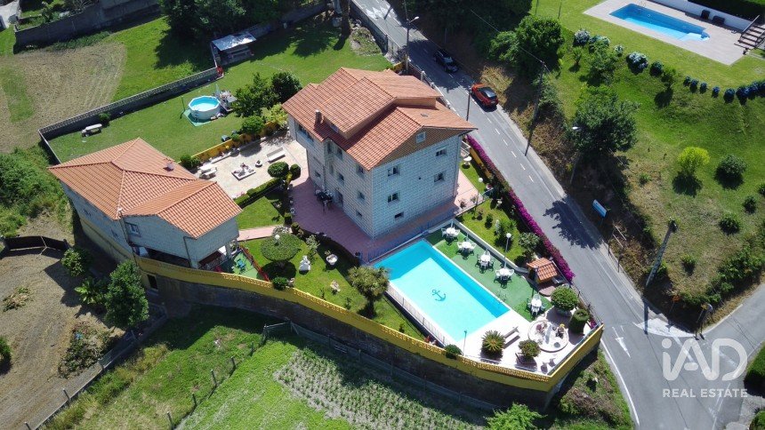 House 15 bedrooms of 689 m² in Aren (36992)