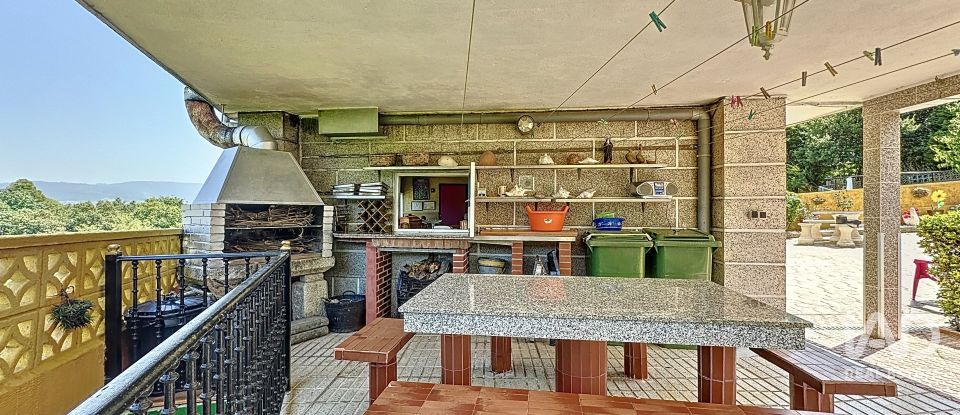 House 15 bedrooms of 689 m² in Aren (36992)